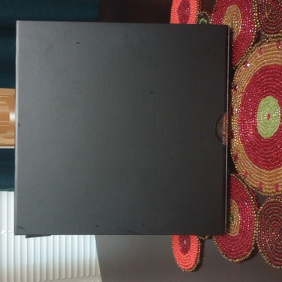 Versace Gift Box with Tissue Paper - Picture 5 of 14